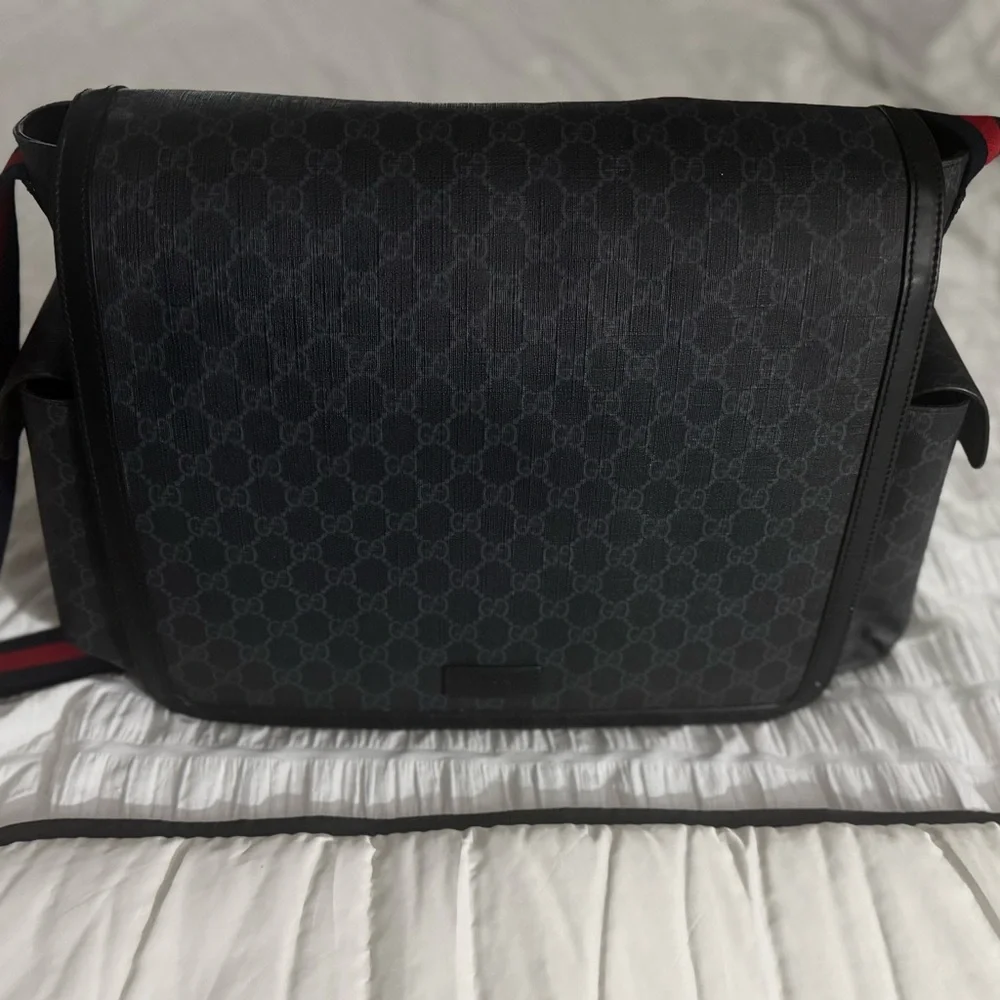 Gucci GG Supreme Messenger Bag
